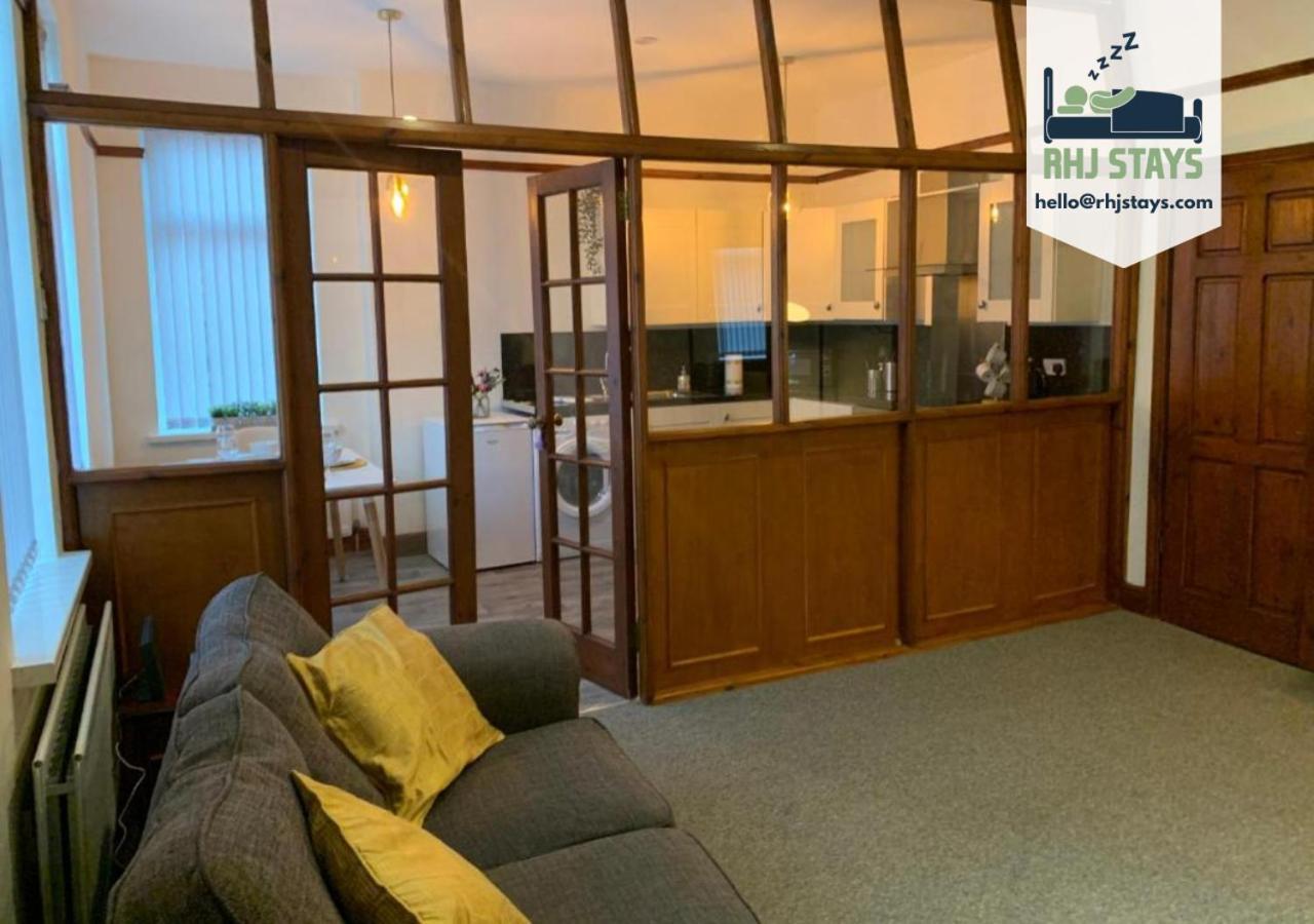 Rodsley - 2 Bedroom 1St Floor Flat Free Parking Wifi And Netflix Gateshead Zewnętrze zdjęcie